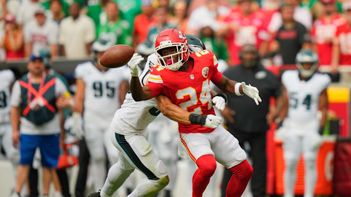 Sep 14, 2025; Kansas City, Missouri, USA; Kansas City Chiefs running back Brashard Smith (24) is unable to catch the ball defended by Philadelphia Eagles linebacker Zack Baun (53) during the first quarter of the game at GEHA Field at Arrowhead Stadium. Mandatory Credit: Jay Biggerstaff-Imagn Images