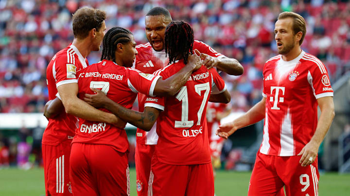 Bayern Munich players celebrating goal against Augsburg.