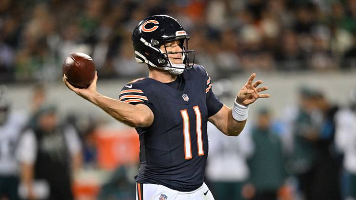 Chicago Bears quarterback Case Keenum (11) passes against the Philadelphia Eagles during the second half at Soldier Field.  Mandatory Credit: Patrick Gorski-Imagn Images