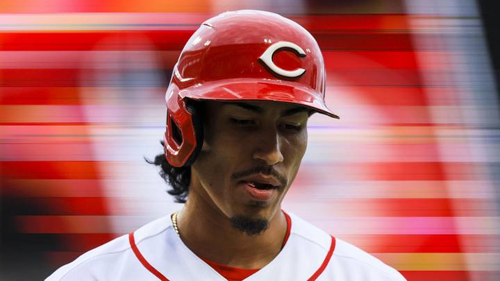 Cincinnati Reds second baseman Edwin Arroyo (2) walks off the field