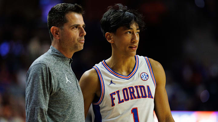 Nov 6, 2025; Gainesville, Florida, USA; Florida Gators head coach Todd Golden and Florida Gators guard Xaivian Lee (1) looks on during a timeout against the North Florida Ospreys during the second half at Exactech Arena at the Stephen C. O'Connell Center. Mandatory Credit: Matt Pendleton-Imagn Images Nov 6, 2025; Gainesville, Florida, USA; Florida Gators head coach Todd Golden and Florida Gators guard Xaivian Lee (1) looks on during a timeout against the North Florida Ospreys during the second half at Exactech Arena at the Stephen C. O'Connell Center. Mandatory Credit: Matt Pendleton-Imagn Images