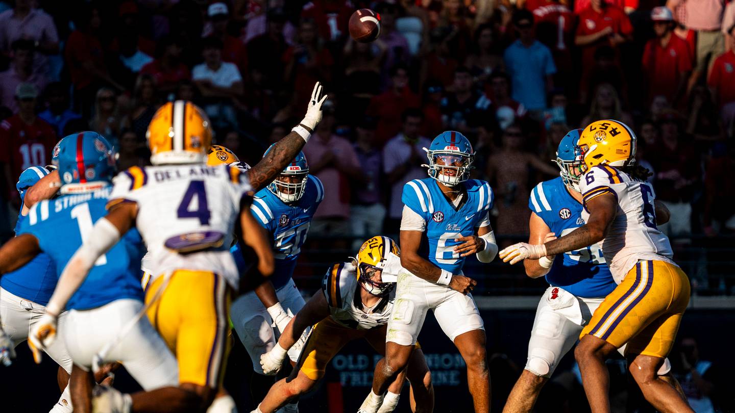 Elite 4-Star WR Rejects Four College Football Giants in Major Recruitment Update