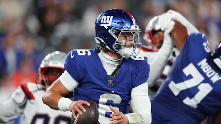 Aug 21, 2025; East Rutherford, New Jersey, USA; New York Giants quarterback Jaxson Dart (6) drops back to pass during the first half against the New England Patriots at MetLife Stadium. Aug 21, 2025; East Rutherford, New Jersey, USA; New York Giants quarterback Jaxson Dart (6) drops back to pass during the first half against the New England Patriots at MetLife Stadium.