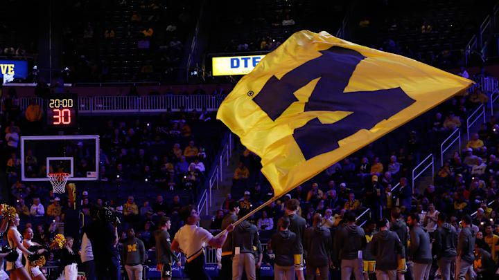 The Michigan Wolverines landed top basketball prospect Lincoln Cosby.