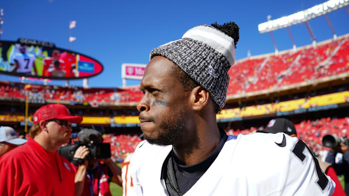 Oct 19, 2025; Kansas City, Missouri, USA; Las Vegas Raiders quarterback Geno Smith (7) looks on after the game against the Kansas City Chiefs at GEHA Field at Arrowhead Stadium. Mandatory Credit: Denny Medley-Imagn Images Oct 19, 2025; Kansas City, Missouri, USA; Las Vegas Raiders quarterback Geno Smith (7) looks on after the game against the Kansas City Chiefs at GEHA Field at Arrowhead Stadium. Mandatory Credit: Denny Medley-Imagn Images