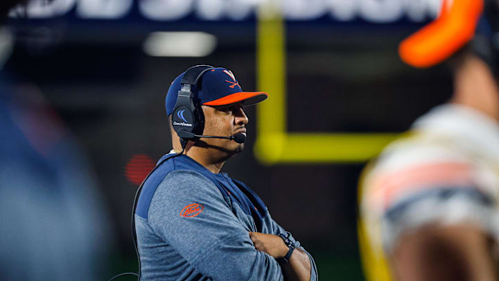 Oct 1, 2022; Durham, North Carolina, USA; Virginia Cavaliers head coach Tony Elliot looks on during the second half against the Duke Blue Devils at Wallace Wade Stadium. Mandatory Credit: Jaylynn Nash-Imagn Images Oct 1, 2022; Durham, North Carolina, USA; Virginia Cavaliers head coach Tony Elliot looks on during the second half against the Duke Blue Devils at Wallace Wade Stadium. Mandatory Credit: Jaylynn Nash-Imagn Images