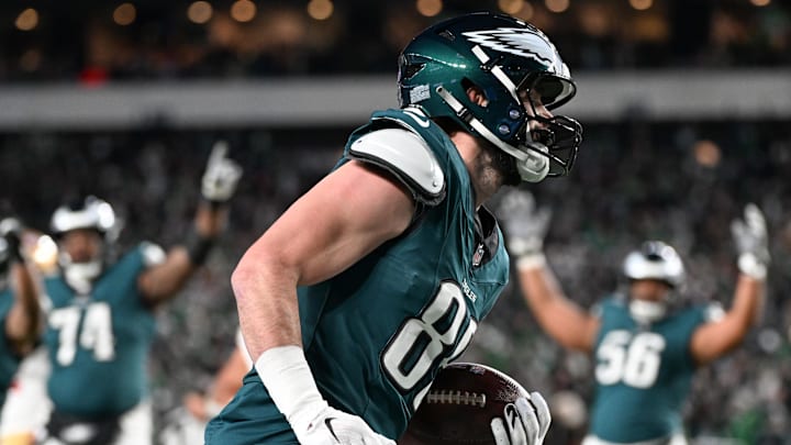 Jan 11, 2026; Philadelphia, PA, USA; Philadelphia Eagles tight end Dallas Goedert (88) carries the ball for a touchdown against the San Francisco 49ers during the second quarter in an NFC Wild Card Round game at Lincoln Financial Field. Mandatory Credit: Eric Hartline-Imagn Images