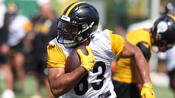 Jul 24, 2025; Latrobe, PA, USA;  Pittsburgh Steelers tight end Connor Heyward (83) participates in drills during training camp at Saint Vincent College. Mandatory Credit: Charles LeClaire-Imagn Images