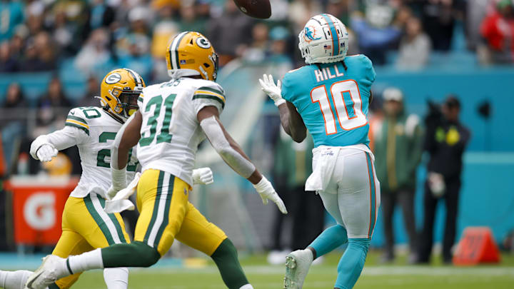 Miami Dolphins wide receiver Tyreek Hill (10)