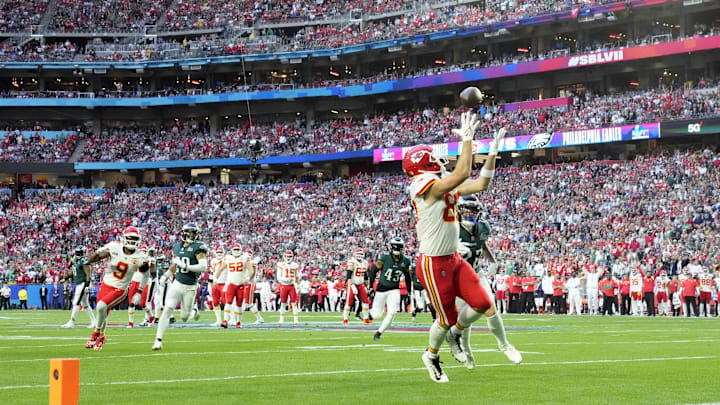 Kansas City Chiefs tight end Travis Kelce (87) scores a touchdown against the Philadelphia Eagles during the first quarter in Super Bowl LVII at State Farm Stadium in Glendale on Feb. 12, 2023.

Nfl Super Bowl Lvii Kansas City Chiefs Vs Philadelphia Eagles