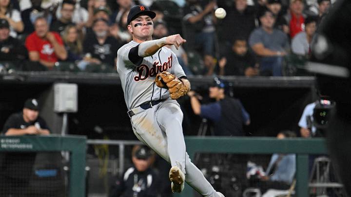 Chicago, Illinois, USA; Detroit Tigers shortstop Kevin McGonigle (7) tries to throw out Chicago White Sox center fielder Brenton Doyle (7) at first base during the sixth inning at Rate Field. Mandatory Credit: Matt Marton-Imagn Images Chicago, Illinois, USA; Detroit Tigers shortstop Kevin McGonigle (7) tries to throw out Chicago White Sox center fielder Brenton Doyle (7) at first base during the sixth inning at Rate Field. Mandatory Credit: Matt Marton-Imagn Images