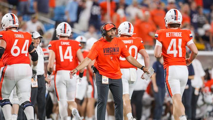 Sep 19, 2026; Charlotte, North Carolina, USA; Virginia Cavaliers head coach Tony Elliott celebrates with his players after a touchdown during the third quarter against the West Virginia Mountaineers at Bank of America Stadium. Mandatory Credit: Ben Queen-Imagn Images Sep 19, 2026; Charlotte, North Carolina, USA; Virginia Cavaliers head coach Tony Elliott celebrates with his players after a touchdown during the third quarter against the West Virginia Mountaineers at Bank of America Stadium. Mandatory Credit: Ben Queen-Imagn Images