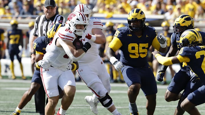 Oct 4, 2025; Ann Arbor, Michigan, USA;  Wisconsin Badgers tight end Lance Mason (86) runs the ball in the first half against the Michigan Wolverines at Michigan Stadium. Mandatory Credit: Rick Osentoski-Imagn Images