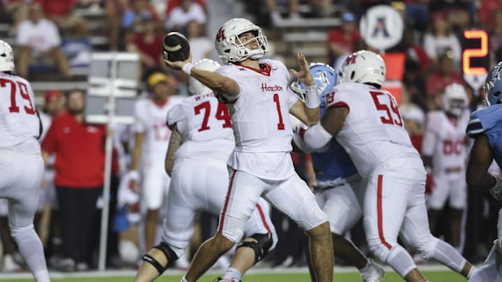 Sep 6, 2025; Houston, Texas, USA; Houston Cougars quarterback Conner Weigman (1) throws a pass for a touchdown during the fourth quarter against the Rice Owls at Rice Stadium. Mandatory Credit: Troy Taormina-Imagn Images Sep 6, 2025; Houston, Texas, USA; Houston Cougars quarterback Conner Weigman (1) throws a pass for a touchdown during the fourth quarter against the Rice Owls at Rice Stadium. Mandatory Credit: Troy Taormina-Imagn Images