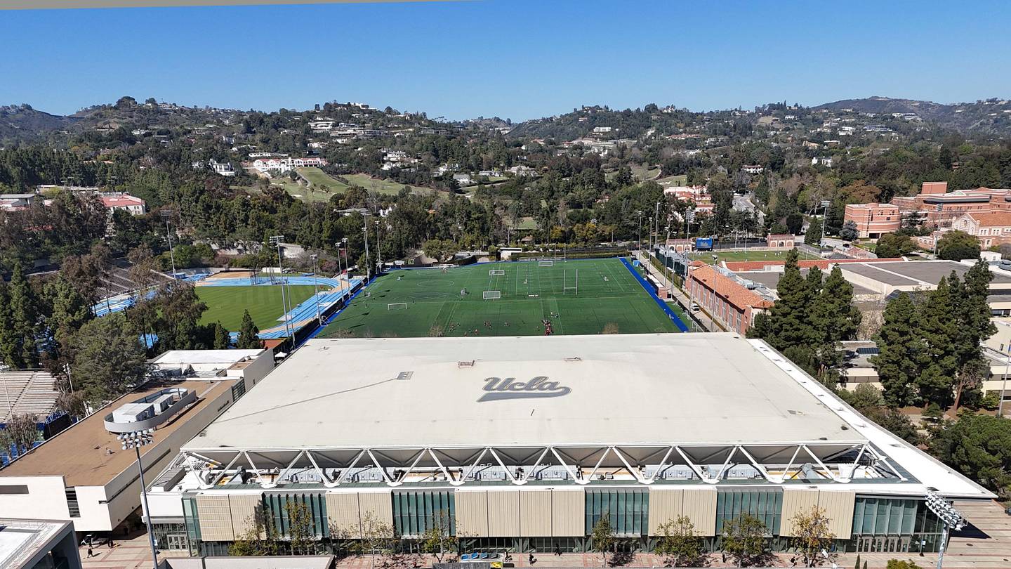 UCLA Volleyball Faces Long Beach State in NCAA Finals