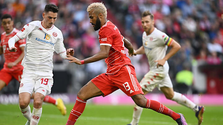 Eric Maxim Choupo-Moting (Mitte)