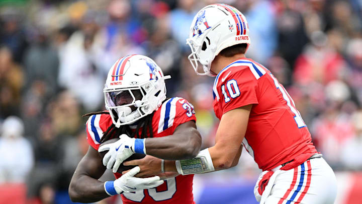 Oct 13, 2024; Foxborough, Massachusetts, USA; New England Patriots quarterback Drake Maye (10) hands the ball off to running back JaMycal Hasty (39 during the first half of a game against the Houston Texans at Gillette Stadium. Mandatory Credit: Brian Fluharty-Imagn Images