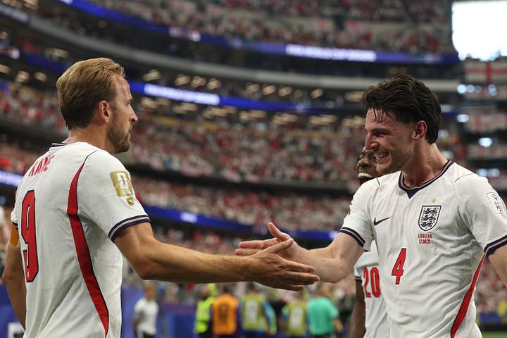 Declan Rice shaking Harry Kane's hand.