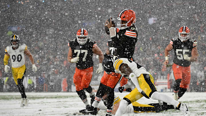 Pittsburgh Steelers v Cleveland Browns