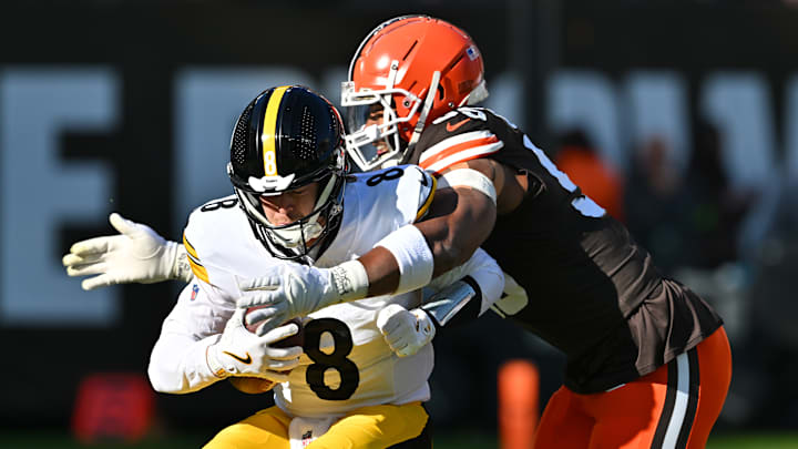 Pittsburgh Steelers v Cleveland Browns