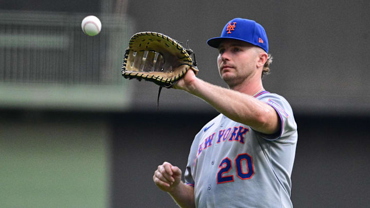 Aug 8, 2025; Milwaukee, Wisconsin, USA; New York Mets first baseman Pete Alonso (20) gets ready to play against the Milwaukee Brewers at American Family Field. Mandatory Credit: Benny Sieu-Imagn Images Aug 8, 2025; Milwaukee, Wisconsin, USA; New York Mets first baseman Pete Alonso (20) gets ready to play against the Milwaukee Brewers at American Family Field. Mandatory Credit: Benny Sieu-Imagn Images