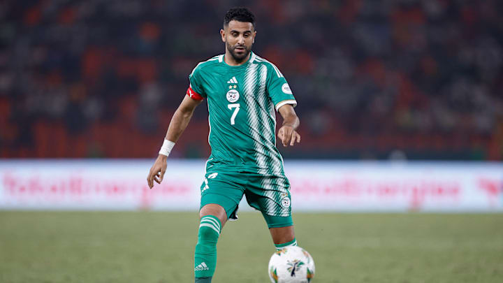 Riyad Mahrez, capitaine de l'Algérie lors de la CAN 2024. Riyad Mahrez, capitaine de l'Algérie lors de la CAN 2024.