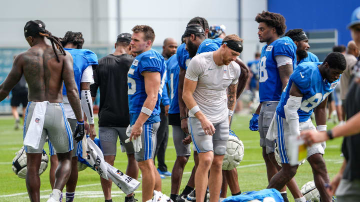 Detroit Lions players. Detroit Lions players.