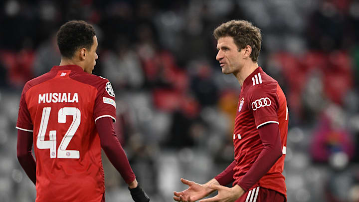 Thomas Müller steht Jamal Musiala auf der Zehn noch auf dem Weg