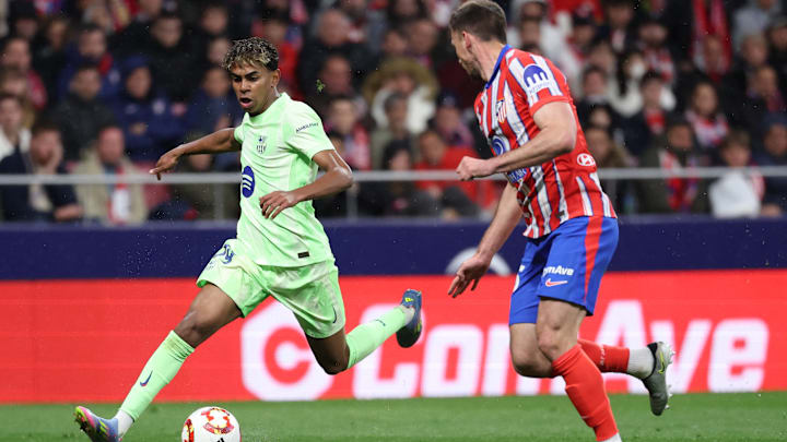 Lamine Yamal face à Clément Lenglet cette saison en Liga. Lamine Yamal face à Clément Lenglet cette saison en Liga.