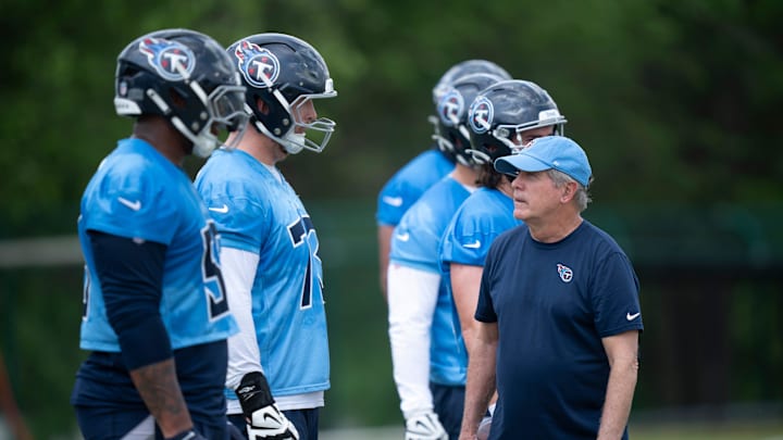 Tennessee Titans Offensive Line Coach Bill Callahan works with his players during OTAs at Ascension Saint Thomas Sports Park in Nashville, Tenn., Tuesday, June 3, 2025.