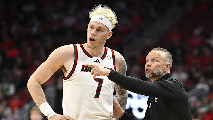 Feb 4, 2026; Louisville, Kentucky, USA;  Louisville Cardinals head coach Pat Kelsey talks with forward Kasean Pryor (7) during the second half against the Notre Dame Fighting Irish at KFC Yum! Center. Louisville defeated Notre Dame 76-65. Mandatory Credit: Jamie Rhodes-Imagn Images