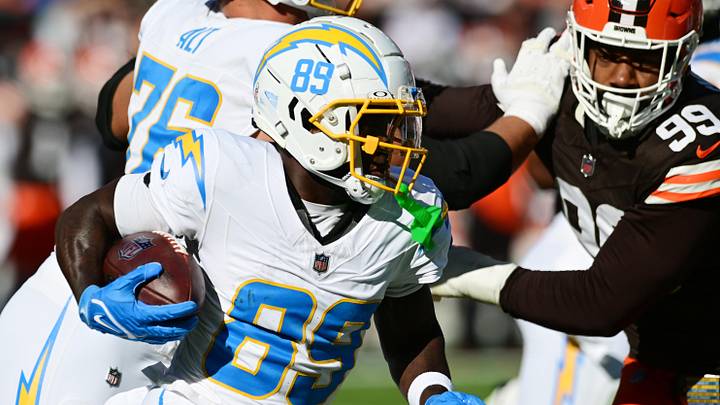 Los Angeles Chargers wide receiver Jalen Reagor (89) runs with the ball against the Cleveland Browns during the first quarter at Huntington Bank Field in a 2024 game. Los Angeles Chargers wide receiver Jalen Reagor (89) runs with the ball against the Cleveland Browns during the first quarter at Huntington Bank Field in a 2024 game.