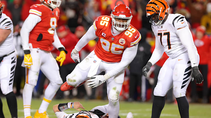 Will Chris Jones play today for the Chiefs against the Steelers?