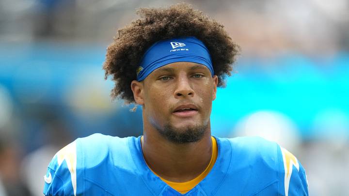 Sep 20, 2026; Inglewood, California, USA;  Los Angeles Chargers tight end Oronde Gadsden (86) warms up prior to the game against the Las Vegas Raiders at SoFi Stadium.  Mandatory Credit: Kirby Lee-Imagn Images