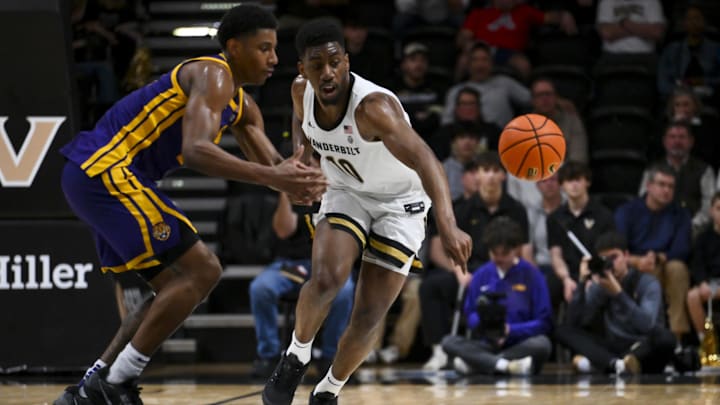 Vanderbilt Commodores forward Ak Okereke (10) 