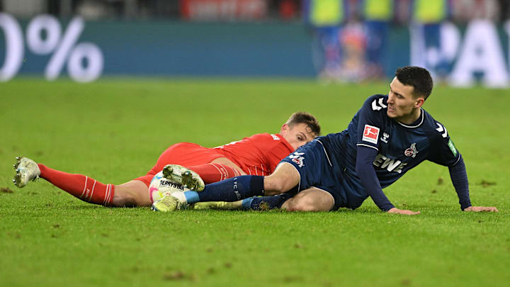 Dejan Ljubicic im Zweikampf mit Joshua Kimmich