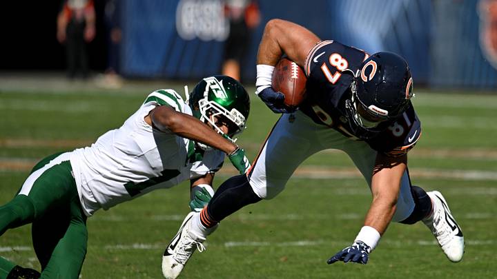Oct 4, 2026; Chicago, Illinois, USA; New York Jets cornerback Azareye'h Thomas (1) trips up Chicago Bears tight end Sam Roush (87) during the third quarter at Soldier Field. Mandatory Credit: Matt Marton-Imagn Images Oct 4, 2026; Chicago, Illinois, USA; New York Jets cornerback Azareye'h Thomas (1) trips up Chicago Bears tight end Sam Roush (87) during the third quarter at Soldier Field. Mandatory Credit: Matt Marton-Imagn Images