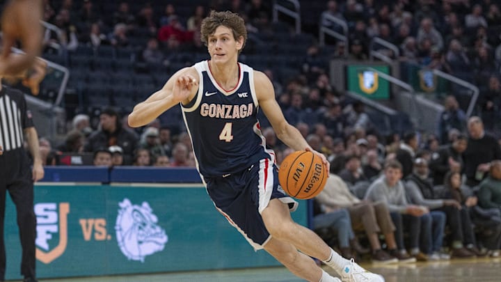 Gonzaga Bulldogs guard Davis Fogle (4) drives the ball during the second half against the San Francisco Dons at Chase Center.