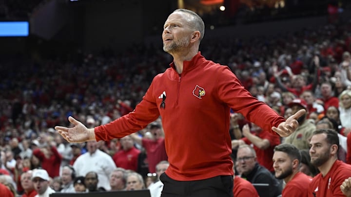 Nov 11, 2025; Louisville, Kentucky, USA; Louisville Cardinals head coach Pat Kelsey reacts during the first half against the Kentucky Wildcats at KFC Yum! Center. Mandatory Credit: Jamie Rhodes-Imagn Images Nov 11, 2025; Louisville, Kentucky, USA; Louisville Cardinals head coach Pat Kelsey reacts during the first half against the Kentucky Wildcats at KFC Yum! Center. Mandatory Credit: Jamie Rhodes-Imagn Images
