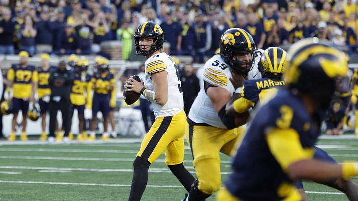 Sep 26, 2026; Ann Arbor, Michigan, USA; Iowa Hawkeyes quarterback Hank Brown (9) looks to pass against the Michigan Wolverines during the second half at Michigan Stadium. Mandatory Credit: Rick Osentoski-Imagn Images Sep 26, 2026; Ann Arbor, Michigan, USA; Iowa Hawkeyes quarterback Hank Brown (9) looks to pass against the Michigan Wolverines during the second half at Michigan Stadium. Mandatory Credit: Rick Osentoski-Imagn Images