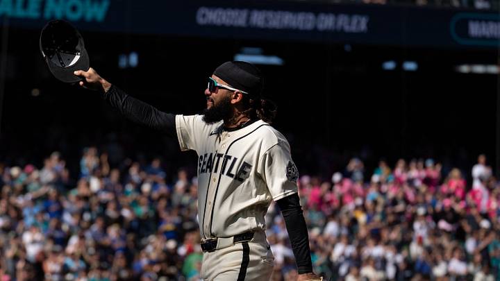 Sep 27, 2026; Seattle, Washington, USA; Seattle Mariners shortstop J.P. Crawford (3) acknowledges the crowd as he walks off the field during the fifth inning against the Los Angeles Angels at T-Mobile Park. Mandatory Credit: Stephen Brashear-Imagn Images Sep 27, 2026; Seattle, Washington, USA; Seattle Mariners shortstop J.P. Crawford (3) acknowledges the crowd as he walks off the field during the fifth inning against the Los Angeles Angels at T-Mobile Park. Mandatory Credit: Stephen Brashear-Imagn Images
