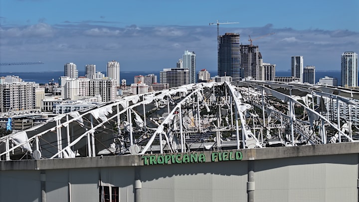 Las primeras imágenes del estadio Tropicana Field tras el paso del huracán Milton 