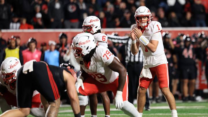Oct 24, 2026; Salt Lake City, Utah, USA; Houston Cougars quarterback Conner Weigman (1) prepares to take a snap during the third quarter Utah Utes at Rice-Eccles Stadium. Mandatory Credit: Rob Gray-Imagn Images Oct 24, 2026; Salt Lake City, Utah, USA; Houston Cougars quarterback Conner Weigman (1) prepares to take a snap during the third quarter Utah Utes at Rice-Eccles Stadium. Mandatory Credit: Rob Gray-Imagn Images