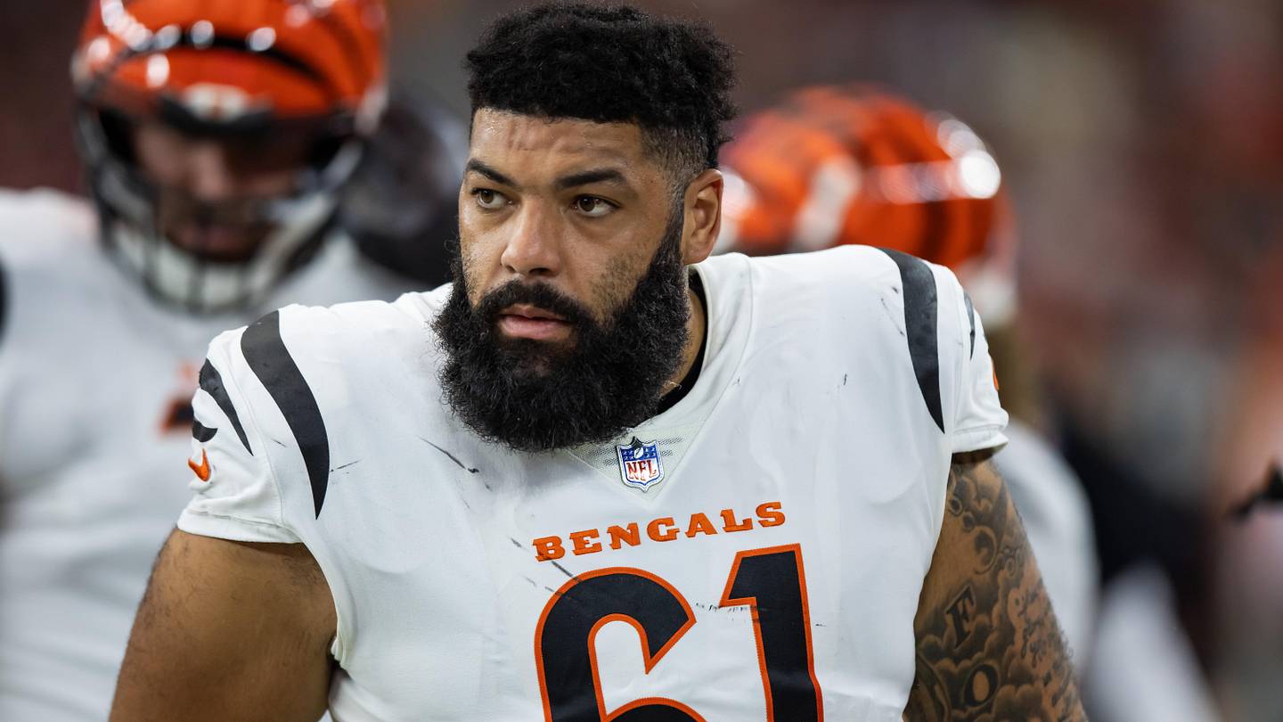 Bengals' Hendrickson Inspires as Burrow Shines in Camp