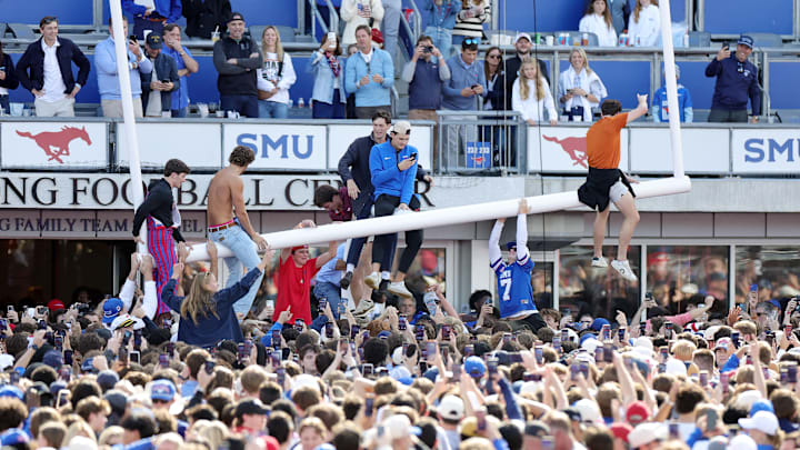 Miami v SMU Miami v SMU