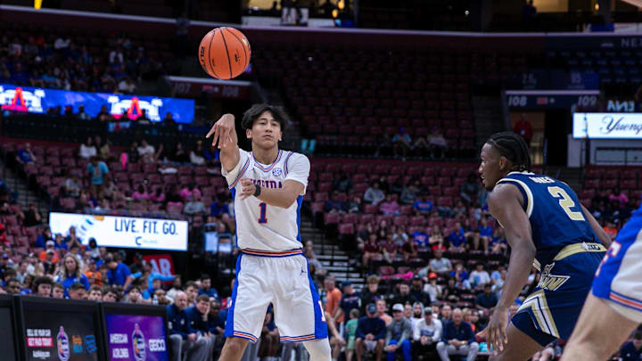 COLLEGE BASKETBALL: DEC 13 Orange Bowl Basketball Classic George Washington at Florida COLLEGE BASKETBALL: DEC 13 Orange Bowl Basketball Classic George Washington at Florida