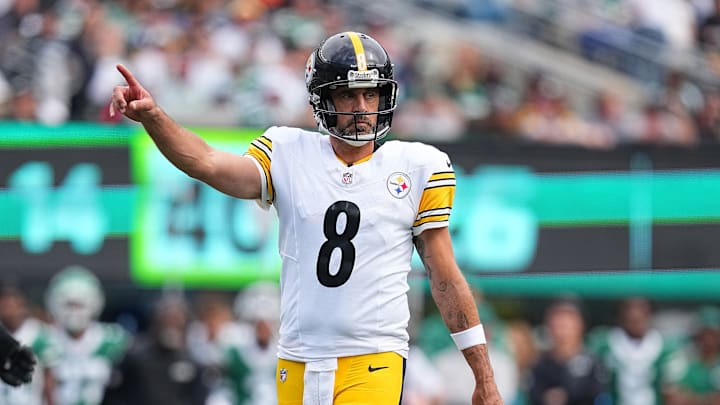 Aaron Rodgers with the Pittsburgh Steelers Aaron Rodgers with the Pittsburgh Steelers