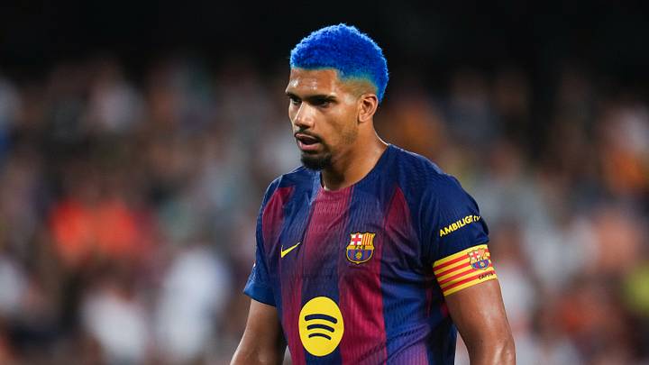 Valencia CF v FC Barcelona - LaLiga EA Sports Valencia CF v FC Barcelona - LaLiga EA Sports