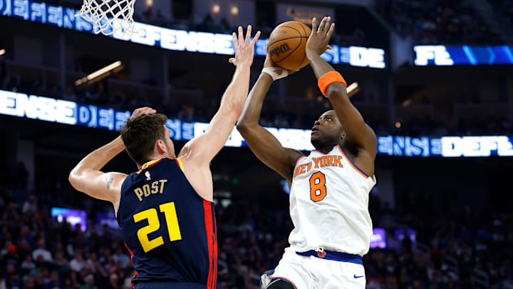 New York Knicks v Golden State Warriors