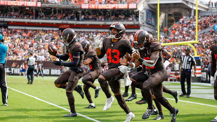 Browns defense: Green Bay Packers v Cleveland Browns